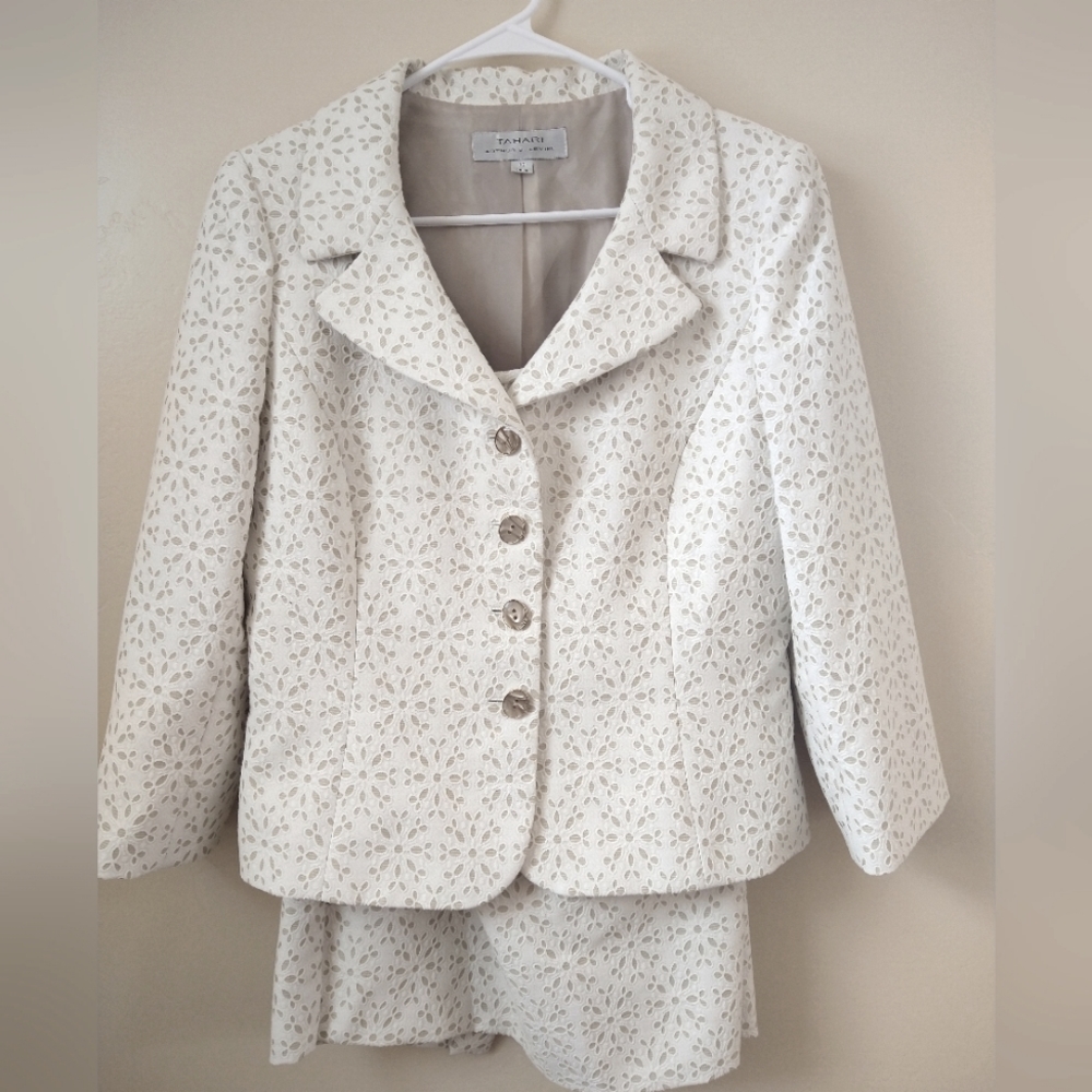 Women's Tahari Suit 10